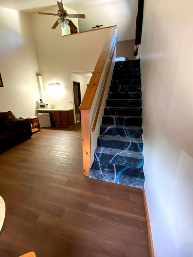 Woodland Inn & Suites Medford Екстер'єр фото
