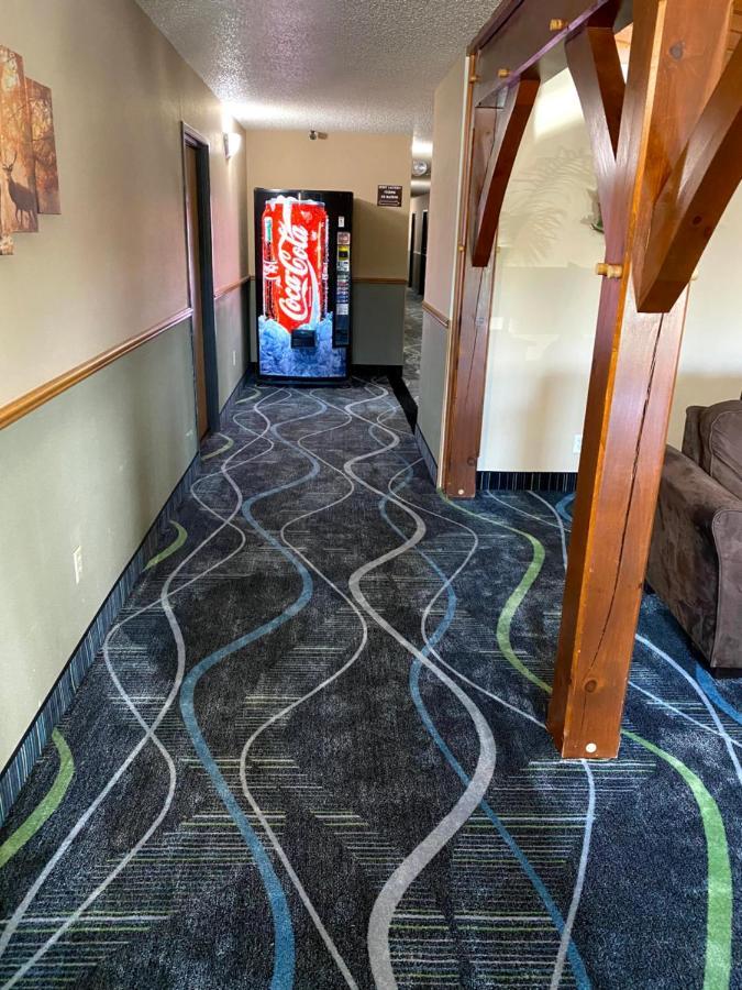 Woodland Inn & Suites Medford Екстер'єр фото