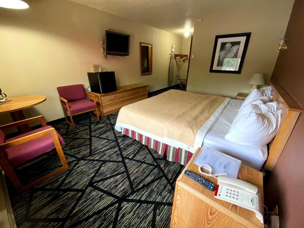Woodland Inn & Suites Medford Екстер'єр фото