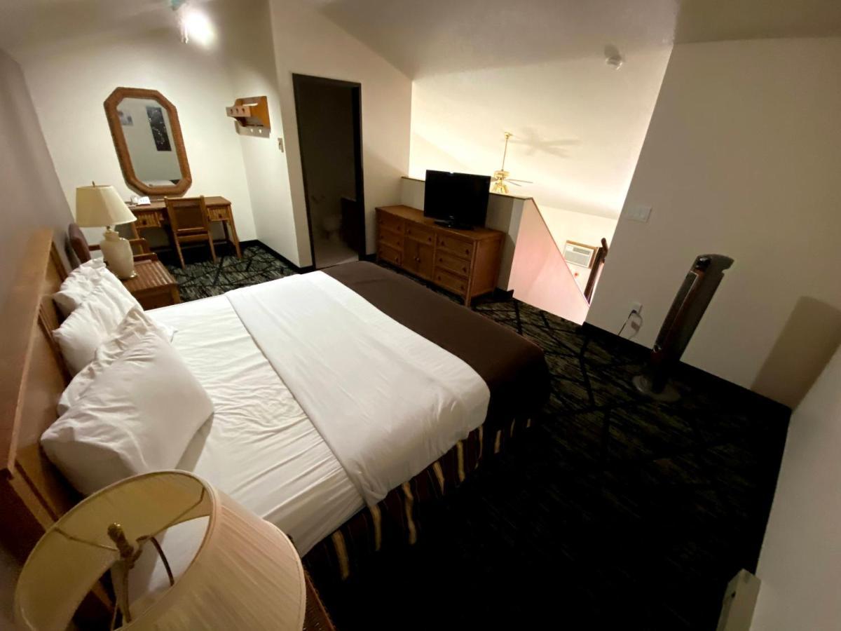 Woodland Inn & Suites Medford Екстер'єр фото