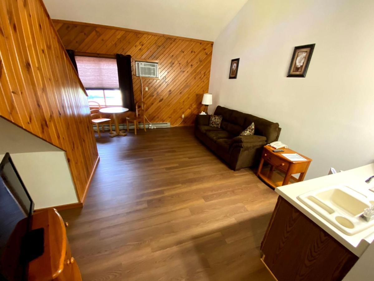 Woodland Inn & Suites Medford Екстер'єр фото