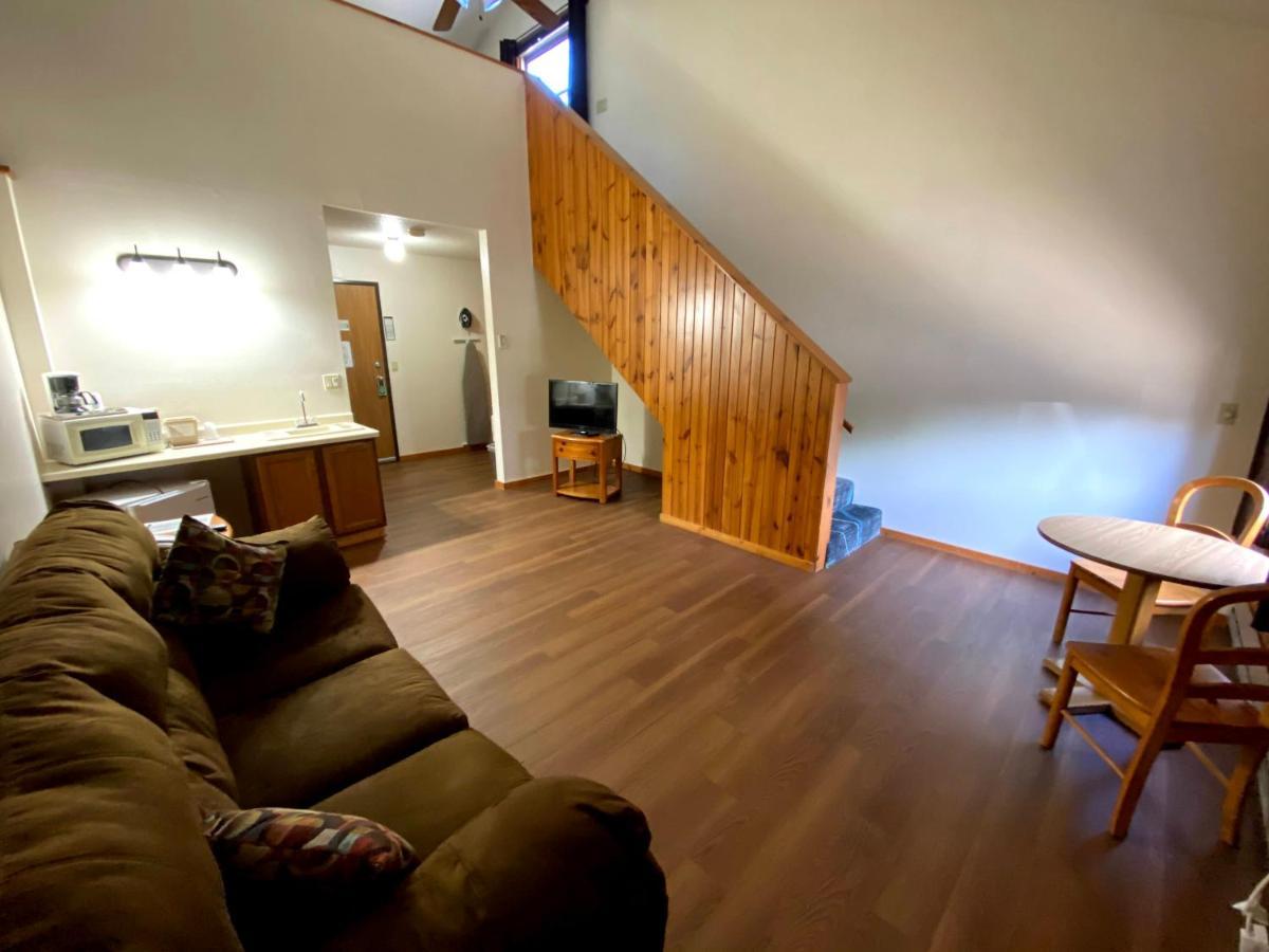 Woodland Inn & Suites Medford Екстер'єр фото