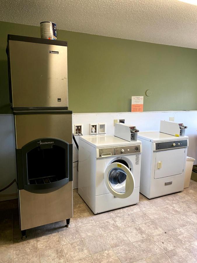 Woodland Inn & Suites Medford Екстер'єр фото