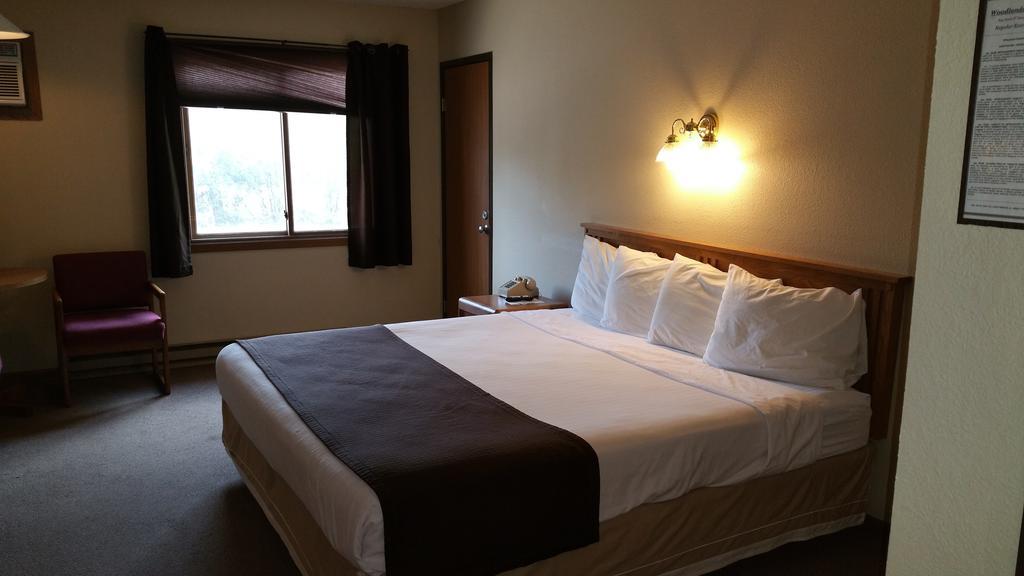 Woodland Inn & Suites Medford Екстер'єр фото