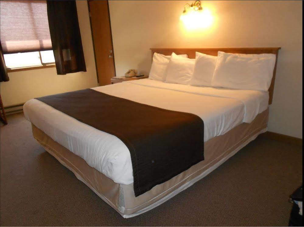 Woodland Inn & Suites Medford Екстер'єр фото